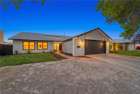 Photo of 45116 Camolin Avenue, Lancaster, CA 93534 (MLS # SR26134940)
