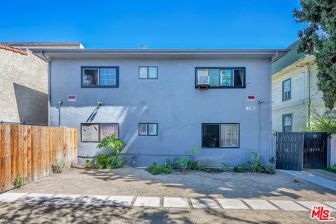 Photo of 1016 S Westlake Avenue, Los Angeles, CA 90006 (MLS # 26998473)