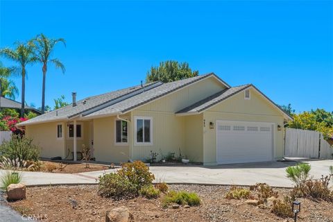 Photo of 985 N Main AVE, Fallbrook, CA 92028 (MLS # SW26149929)