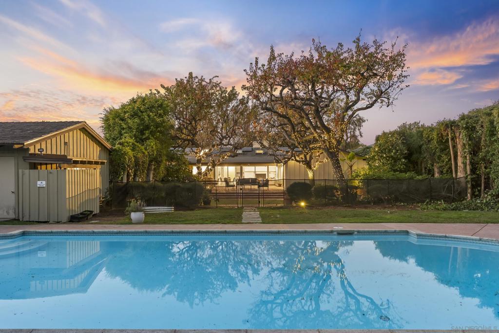 2315 Avenida De La Playa