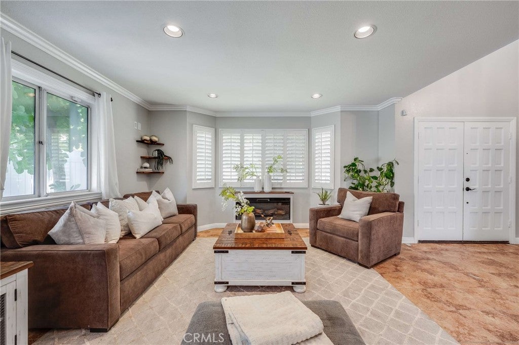 1121 Country Place