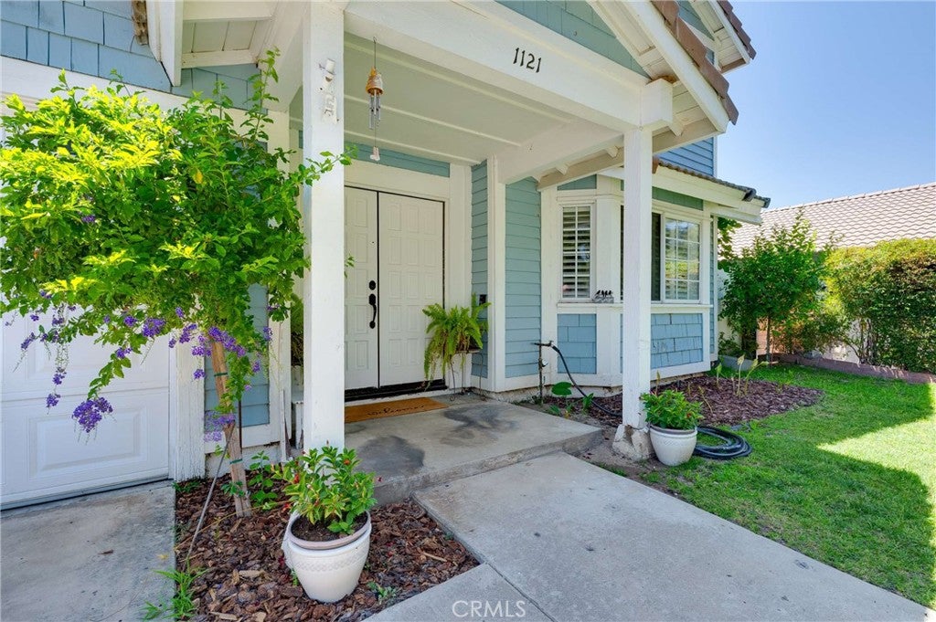 1121 Country Place