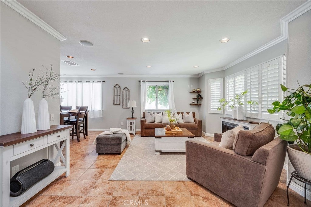 1121 Country Place