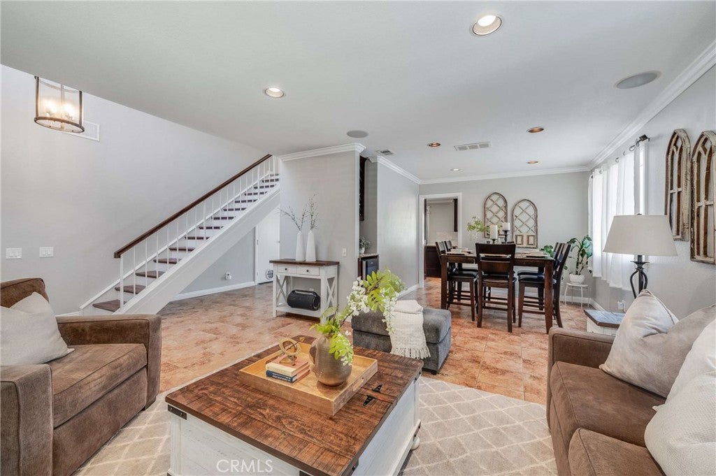1121 Country Place