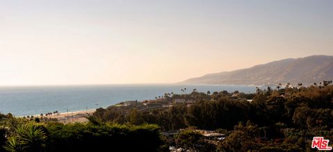 Photo of 29500 Heathercliff Road Rd #212, Malibu, CA 90265 (MLS # 26672659)