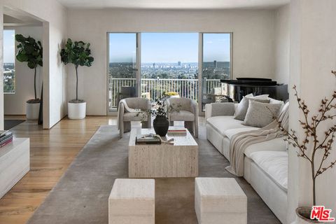 Photo of 7882 Fareholm Drive, Los Angeles, CA 90046 (MLS # 25629513)