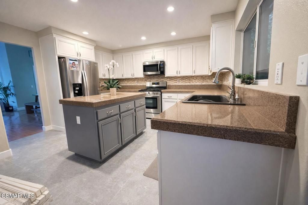 Photo of 2114 Laura Drive, Escondido, CA 92027 (MLS # 226000340)