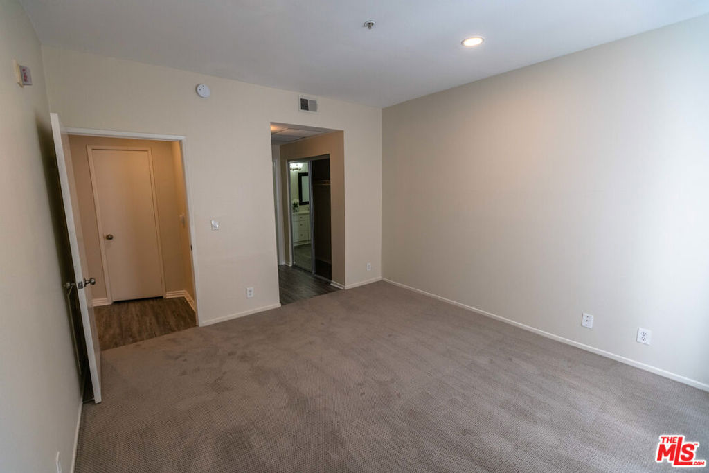 16070 W Sunset Boulevard