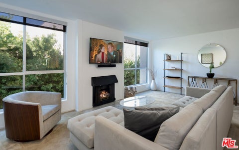 Photo of 927 N Kings Road #317, West Hollywood, CA 90069 (MLS # 26872759)