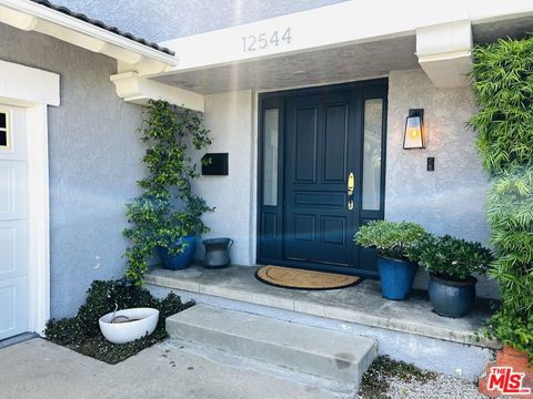 12544 Presnell Street Los Angeles CA 90066