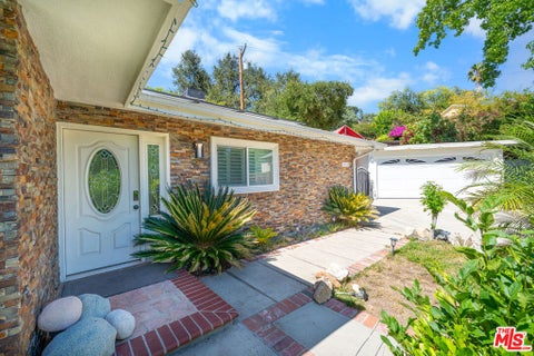 Photo of 4923 Burgoyne Lane, La Canada Flintridge, CA 91011 (MLS # 26105040)