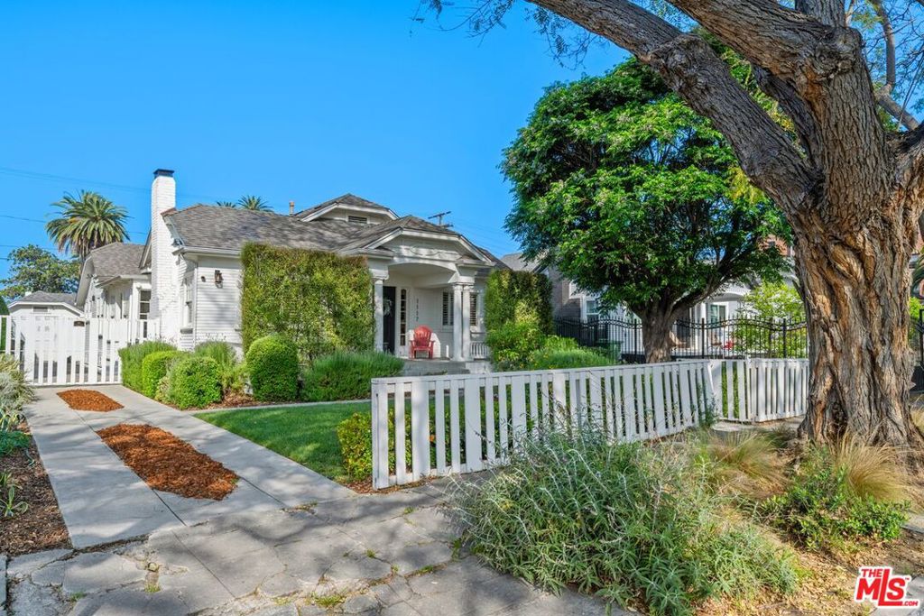 1117 S Manhattan Place