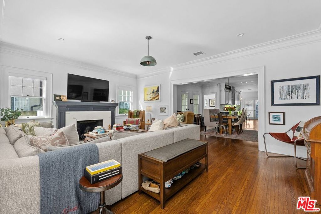 1117 S Manhattan Place