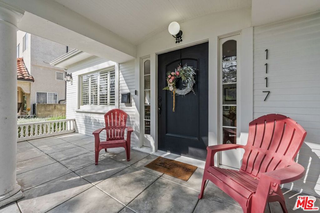 1117 S Manhattan Place