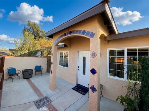 Photo of 1004 W Hollyvale Street, Azusa, CA 91702 (MLS # CV26076188)