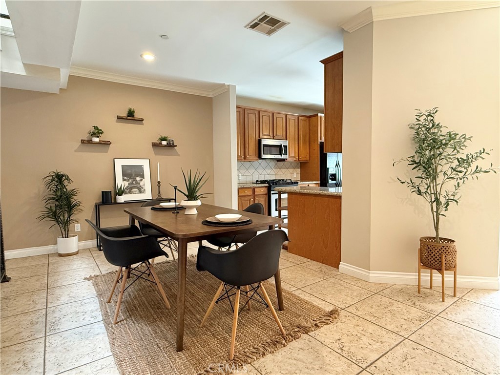 Agoura Country Townhomes (838) - Residential