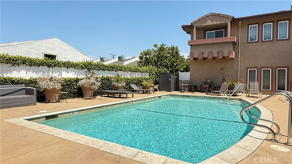 Agoura Country Townhomes (838) - Residential