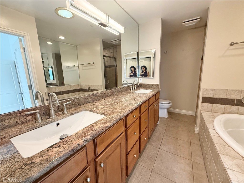 Agoura Country Townhomes (838) - Residential