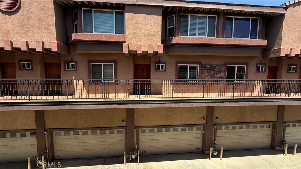 Agoura Country Townhomes (838) - Residential