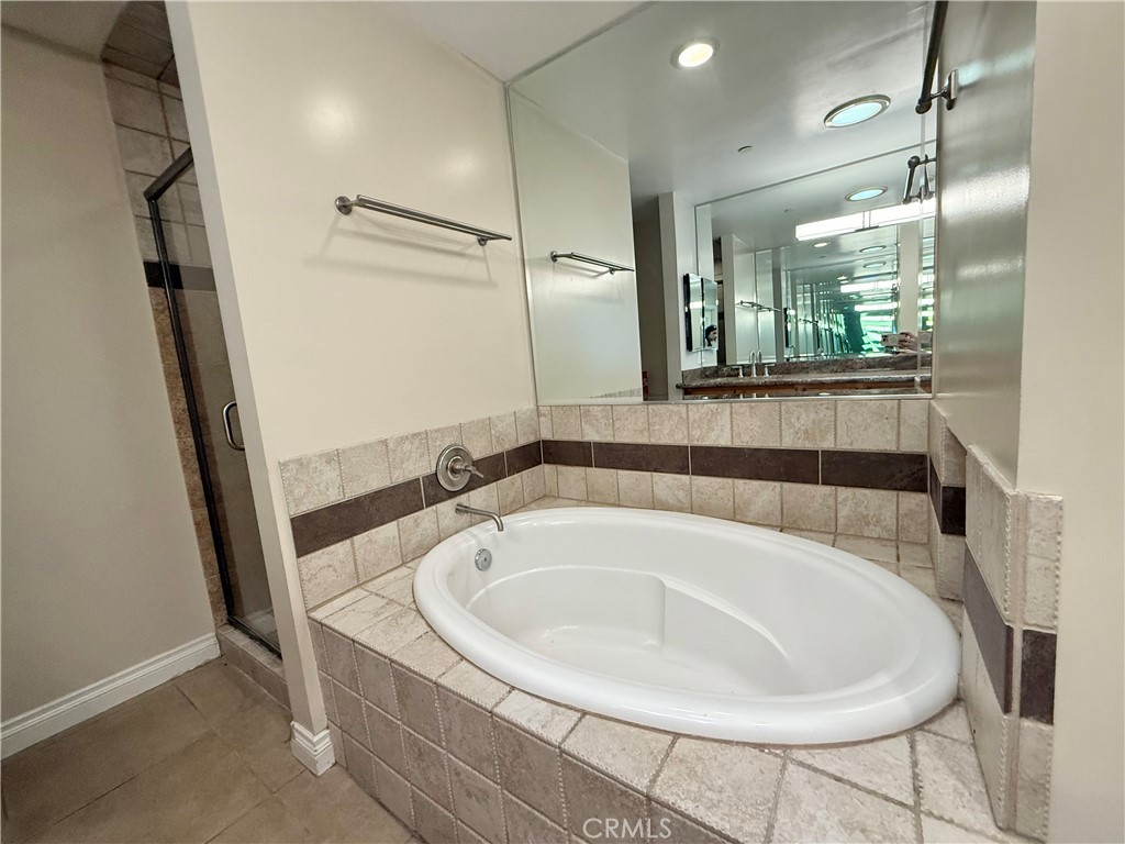Agoura Country Townhomes (838) - Residential
