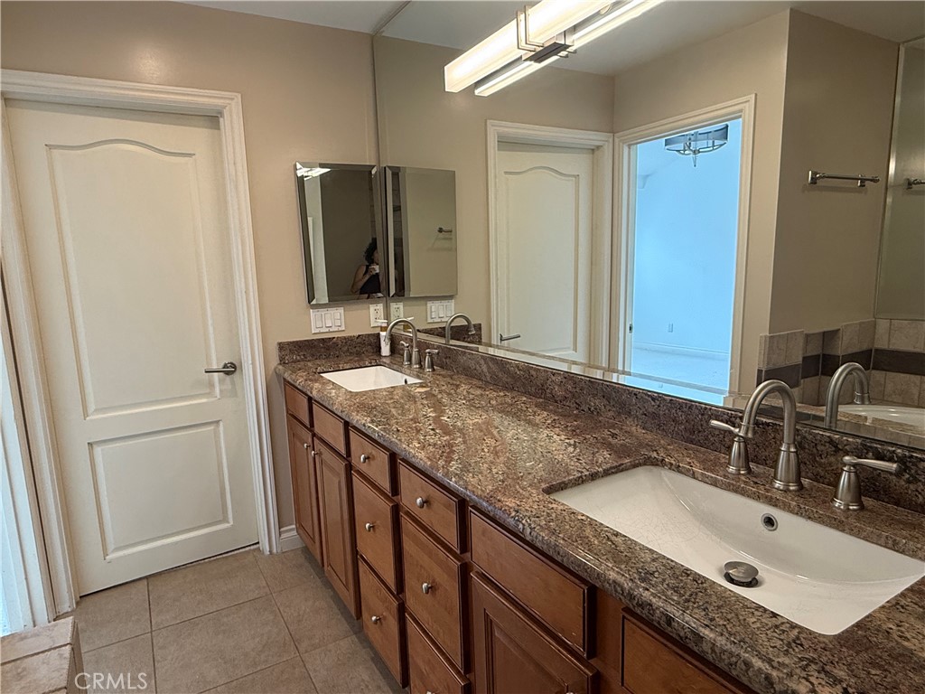 Agoura Country Townhomes (838) - Residential