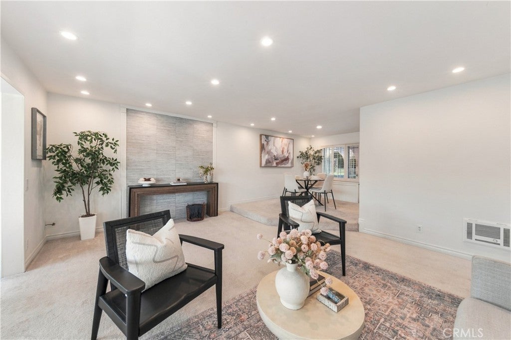 2530 Clairemont Drive 301