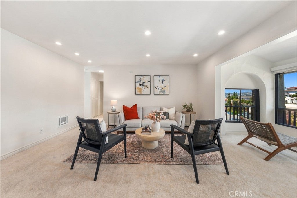 2530 Clairemont Drive 301