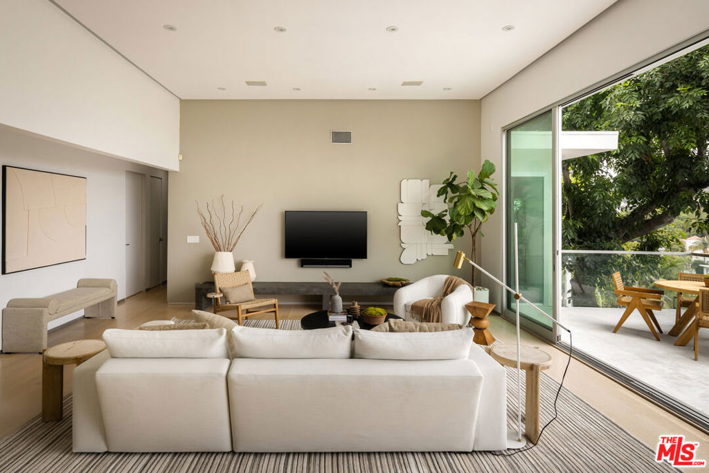 9346 Readcrest Drive