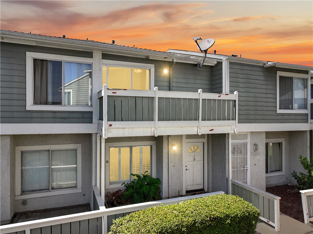 Welcome to this beautifully updated condo in a desirable gated community in Ontario. Perfectly situated near Ontario Mills, top restaurants, Ontario International Airport, and Toyota Arena, enjoy endless options for shopping, dining, entertainment, and events just minutes from your doorstep. Step inside this spacious home, fully renovated in 2021 with modern upgrades throughout. The stylish kitchen and bathrooms have been thoughtfully designed, while the open-concept layout flows seamlessly to your private patio yard, ideal for relaxing or entertaining. Upstairs, you’ll find two generously sized bedrooms, each with its own private ensuite bathroom for maximum comfort. A convenient half bath is located on the first floor for guests. All appliances are included, yes, even the washer and dryer, making this a truly move-in-ready opportunity. Additional features include a 1-car garage and access to fantastic HOA amenities such as a sparkling pool, fitness center, clubhouse, and playground.
Don’t miss your chance to own this turnkey condo in one of Ontario’s most sought-after communities!