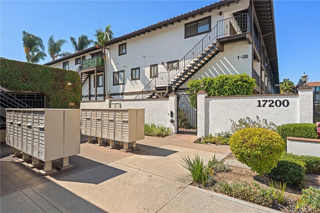 17200 Newhope 204