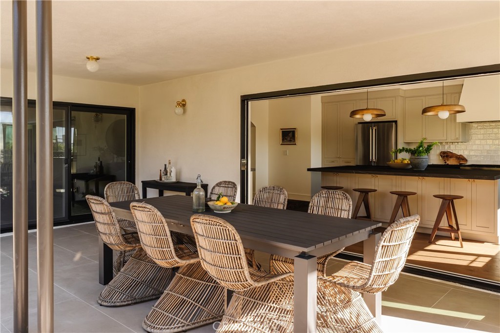 2201 N Hobart Boulevard