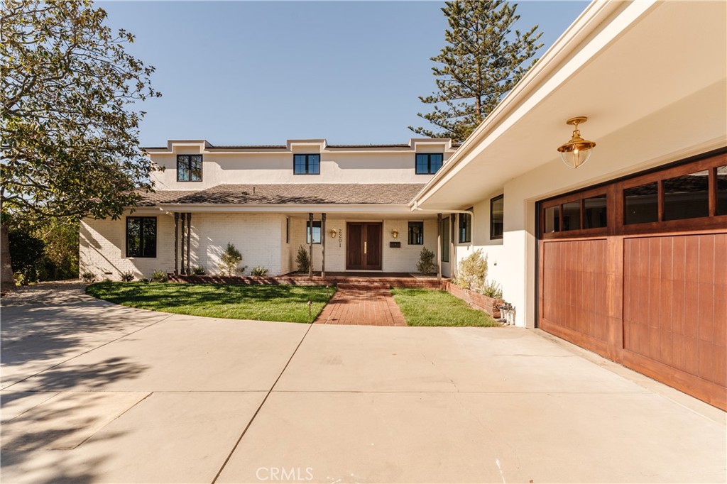 2201 N Hobart Boulevard