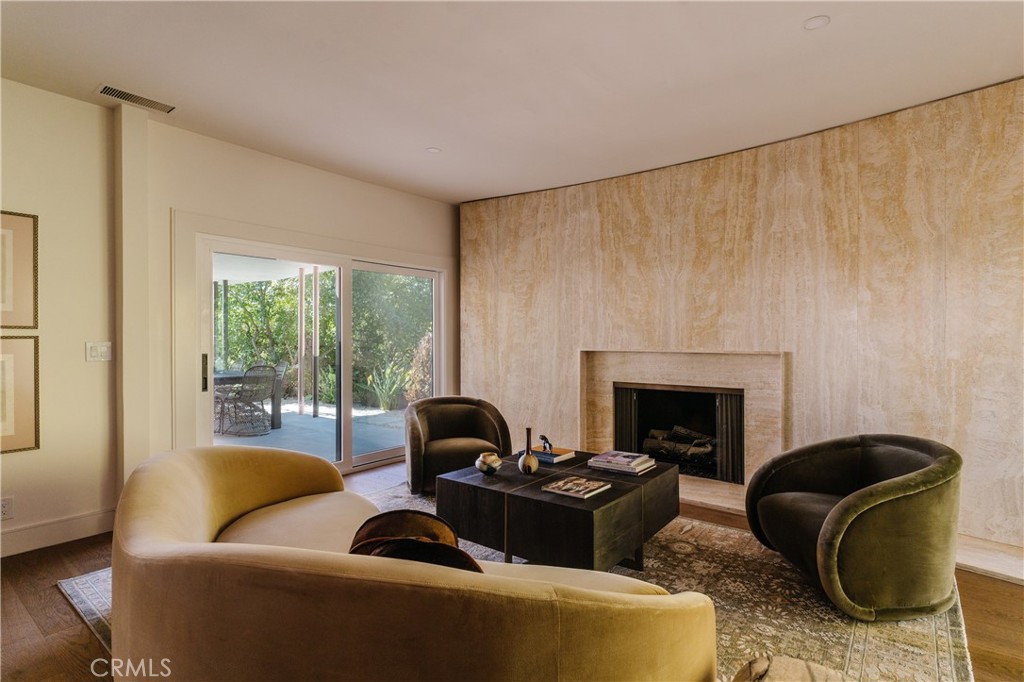 2201 N Hobart Boulevard