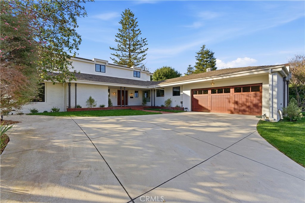 2201 N Hobart Boulevard