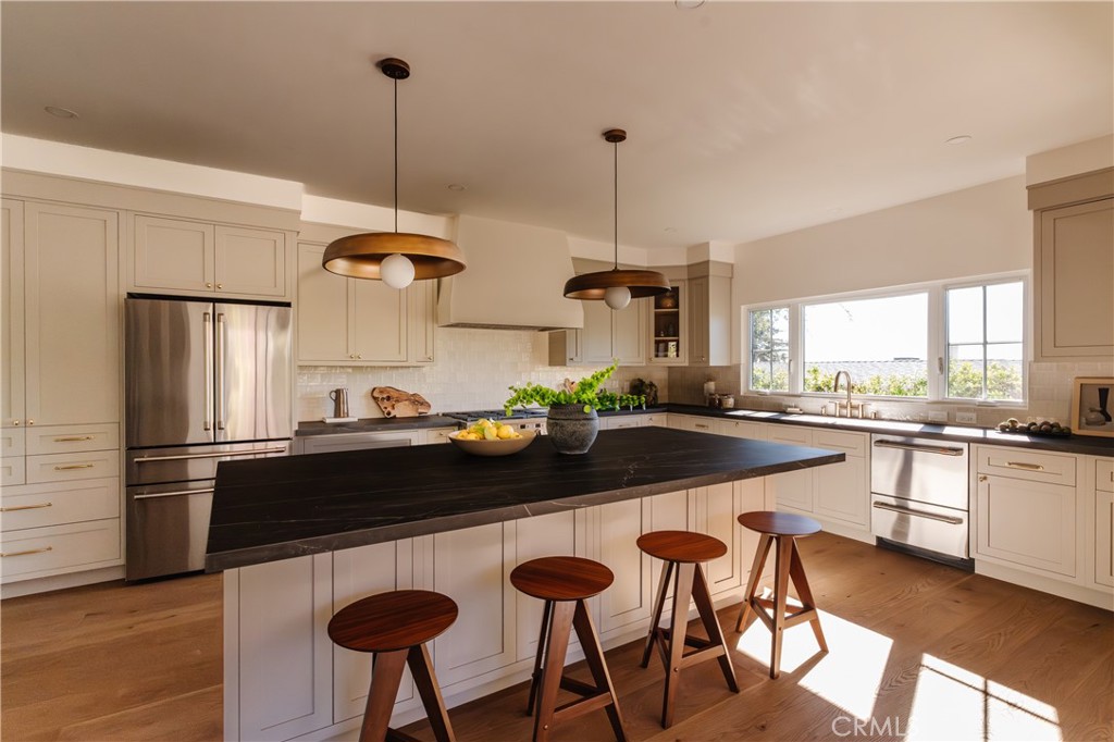 2201 N Hobart Boulevard