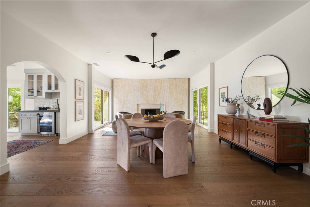 2201 N Hobart Boulevard