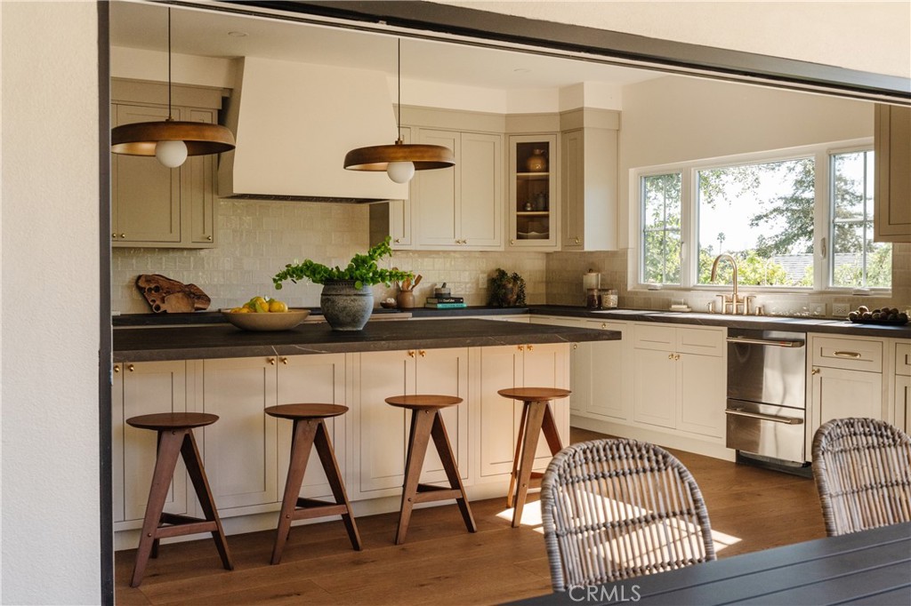 2201 N Hobart Boulevard