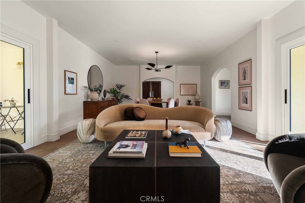 2201 N Hobart Boulevard