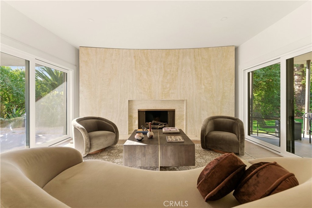 2201 N Hobart Boulevard