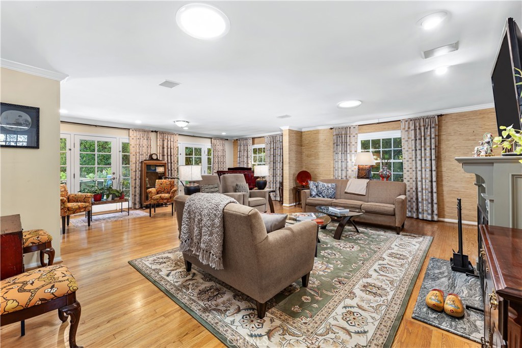 3456 Laurelvale Drive