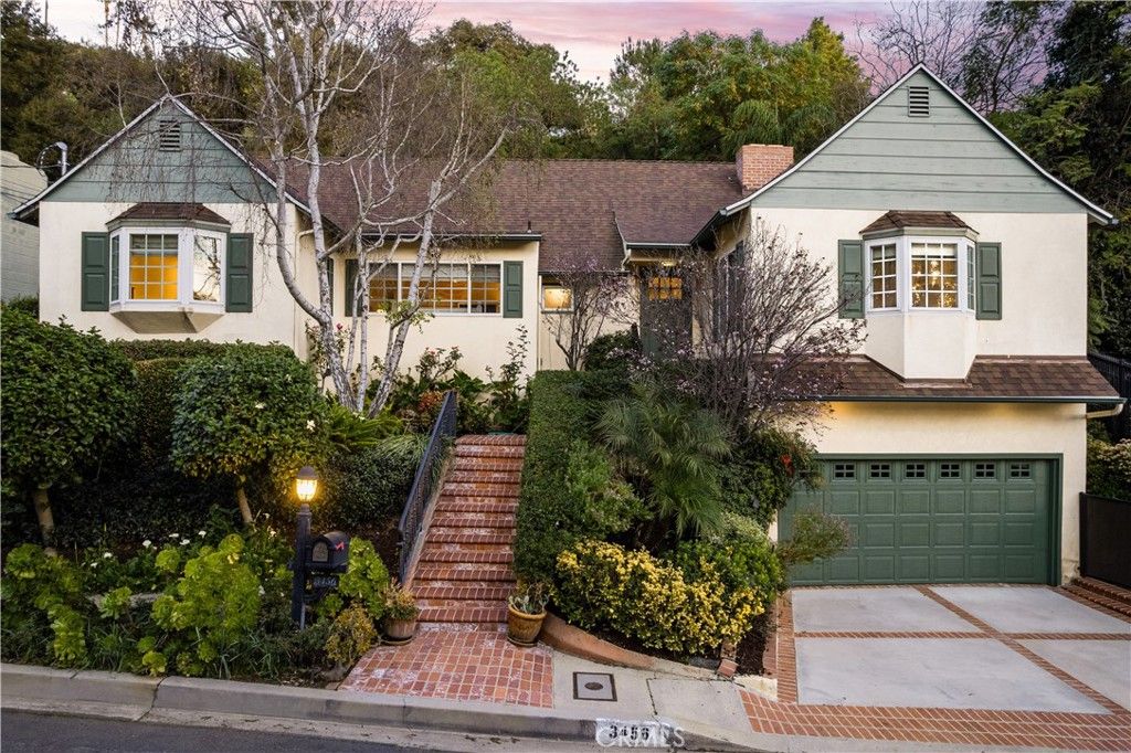 Photo of 3456 Laurelvale Drive, Studio City, CA 91604 (MLS # SR26044068)