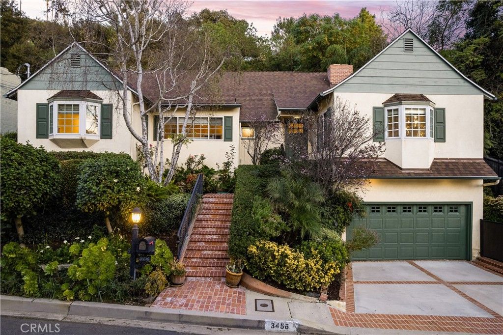 Photo of 3456 Laurelvale Drive, Studio City, CA 91604 (MLS # SR26044068)