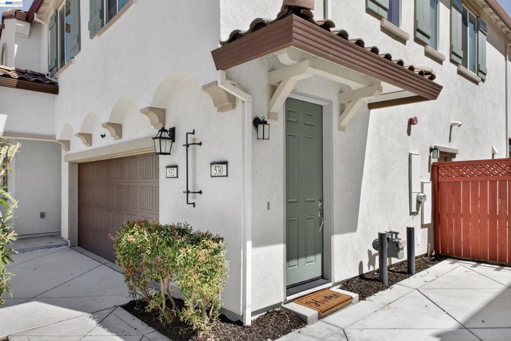 532 E Isidoro Ave