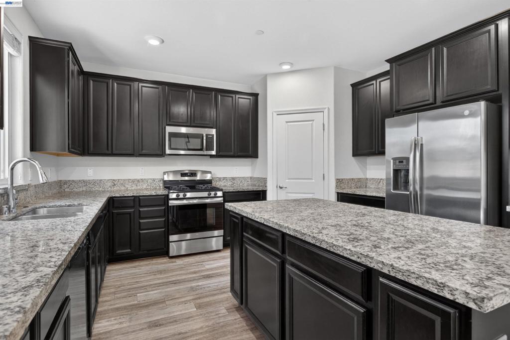 532 E Isidoro Ave