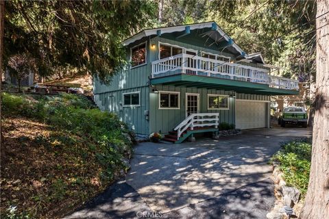 Photo of 380 S Dart Canyon Rd, Crestline, CA 92325 (MLS # IG26128492)