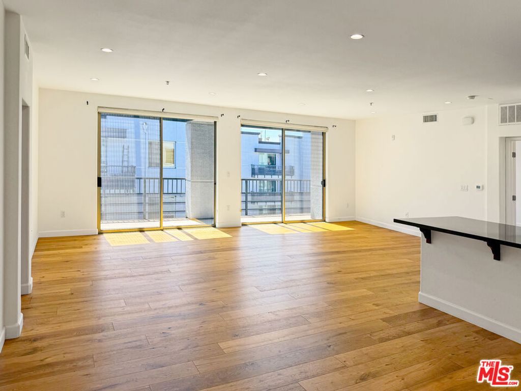 Photo of 629 Traction Avenue #630, Los Angeles, CA 90013 (MLS # 26700041)