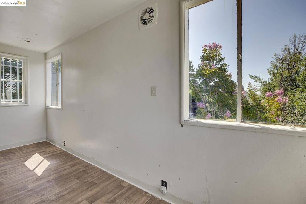 NORTH OAKLAND - Residential Income