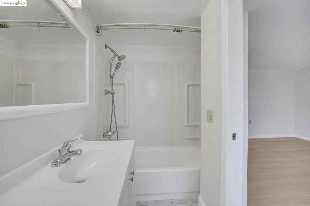 NORTH OAKLAND - Residential Income