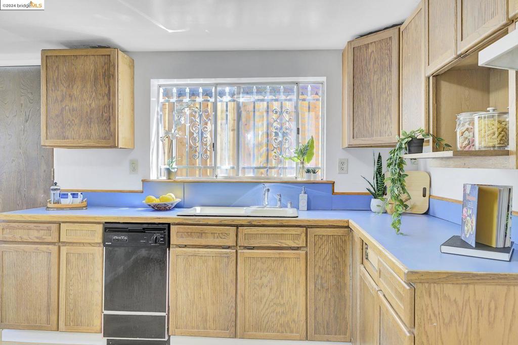 NORTH OAKLAND - Residential Income