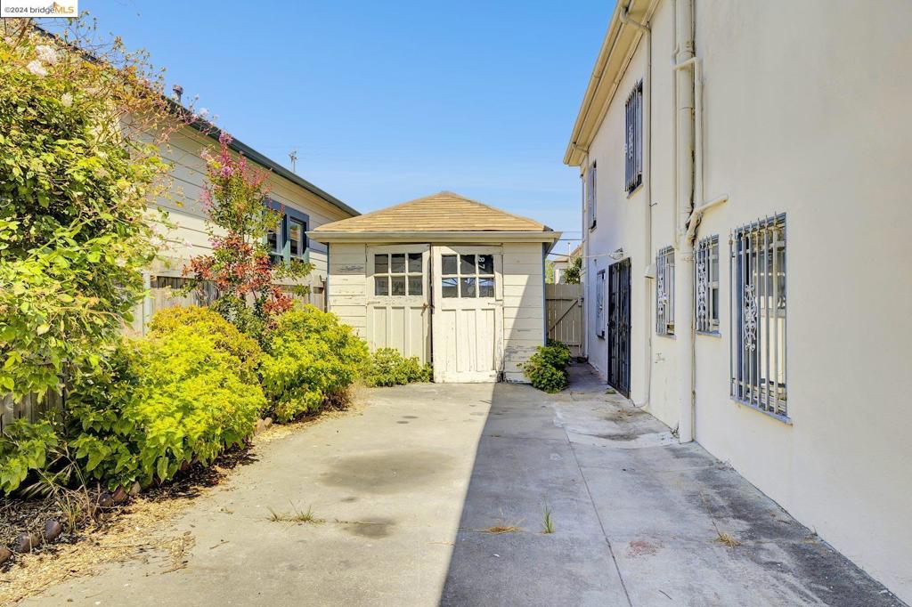 NORTH OAKLAND - Residential Income